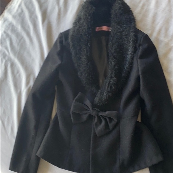 PEPLUM BLACK COAT - Picture 2 of 3